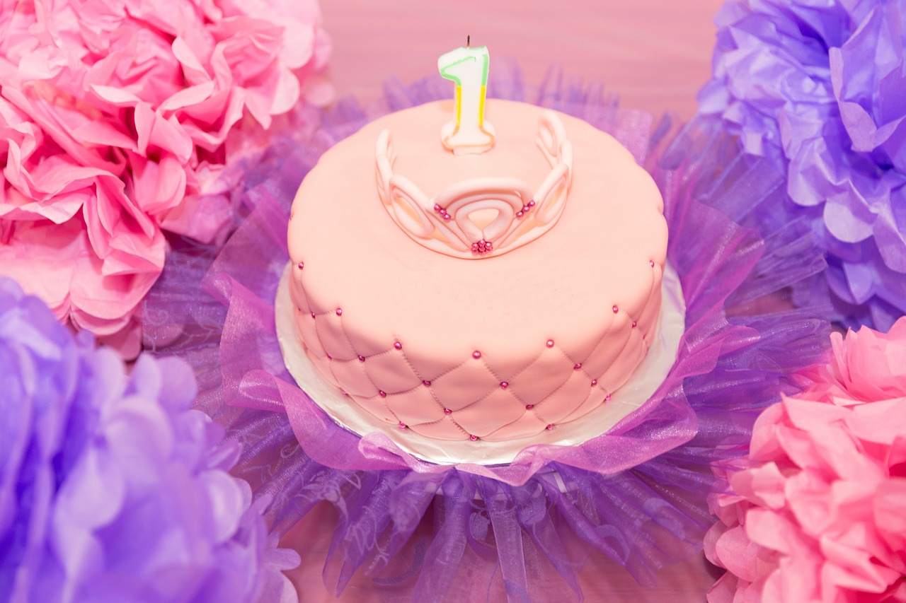 Peças decorativas para festa — topo de bolo, letras e painel