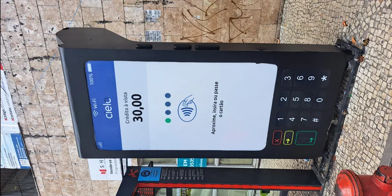 Peça publicitária — display, mascote 3D ou protótipo
