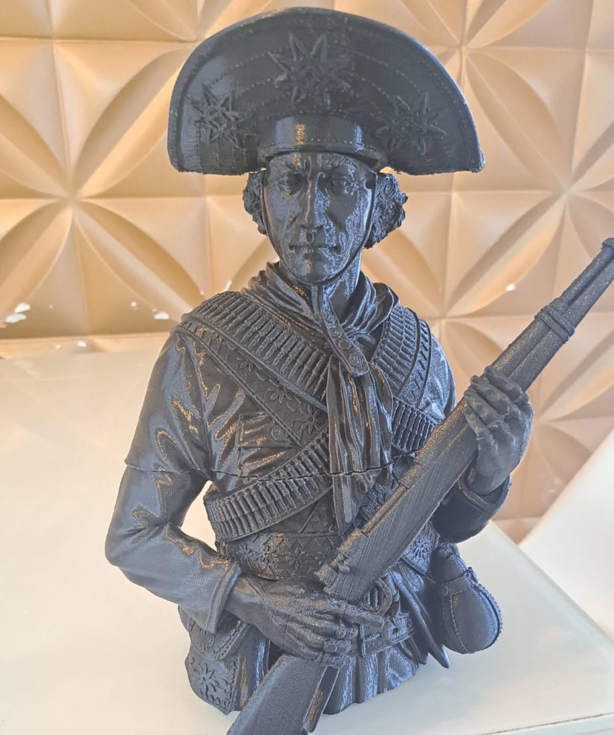 Alguns acham que é vilão, outros dizem que e herói.. Mas sem dúvidas, uma figura muito controversa do da cultura nordestina. Lampião, o rei do cangaço. Mais um...